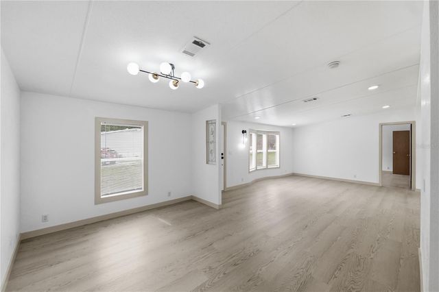 8726 N MEADOWVIEW CIR, Tampa, FL 33625