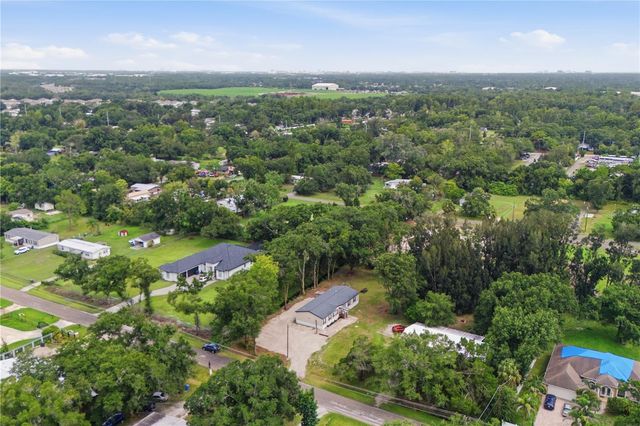 8726 N MEADOWVIEW CIR, Tampa, FL 33625