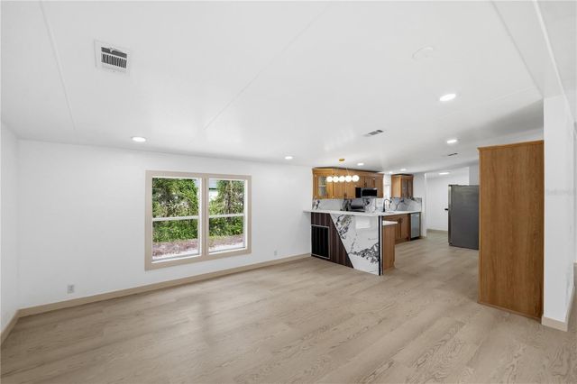 8726 N MEADOWVIEW CIR, Tampa, FL 33625
