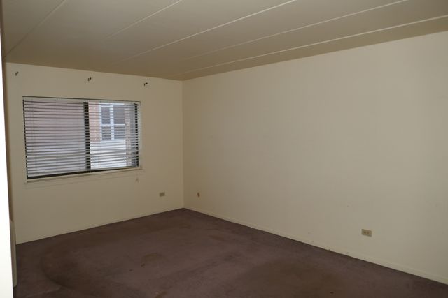 603 S River Road 2M, Des Plaines, IL 60016