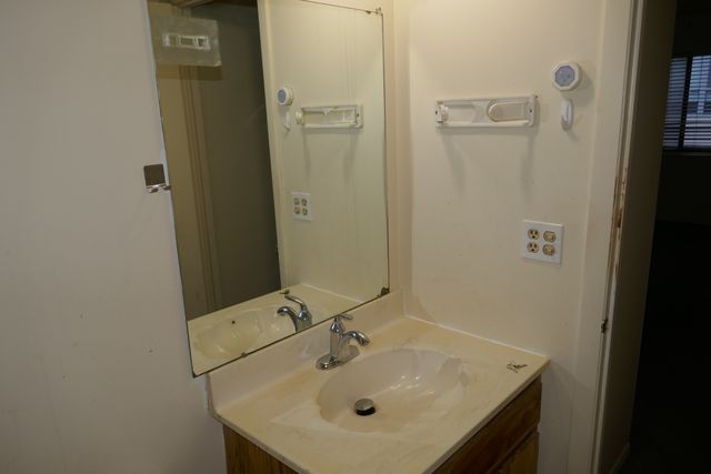 603 S River Road 2M, Des Plaines, IL 60016