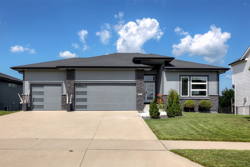 2012 NE Park Drive, Grimes, IA 50111