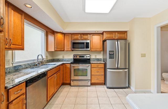 7 Castle Hill Rd G, Agawam, MA 01001