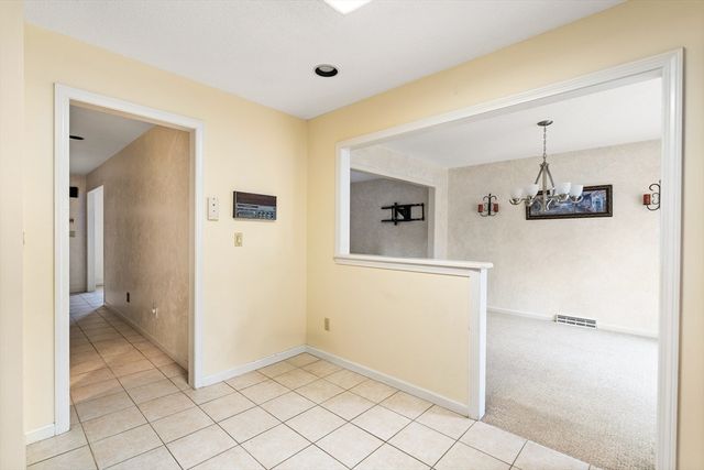 7 Castle Hill Rd G, Agawam, MA 01001