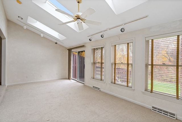 7 Castle Hill Rd G, Agawam, MA 01001