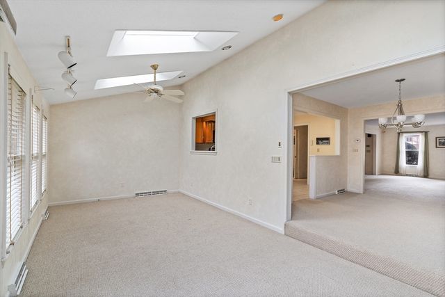 7 Castle Hill Rd G, Agawam, MA 01001