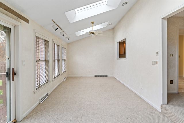 7 Castle Hill Rd G, Agawam, MA 01001