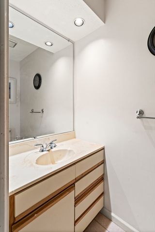 7 Castle Hill Rd G, Agawam, MA 01001