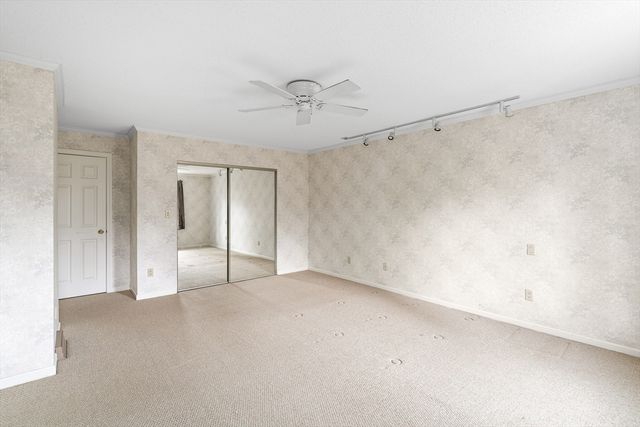 7 Castle Hill Rd G, Agawam, MA 01001