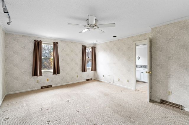 7 Castle Hill Rd G, Agawam, MA 01001