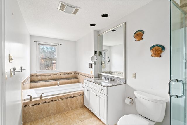 7 Castle Hill Rd G, Agawam, MA 01001