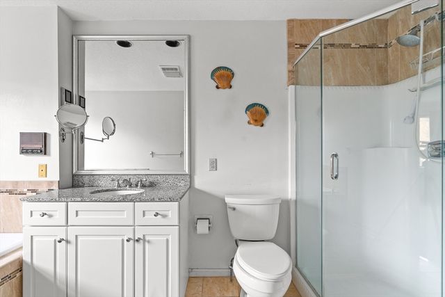 7 Castle Hill Rd G, Agawam, MA 01001