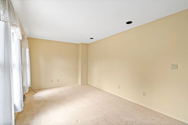 7 Castle Hill Rd G, Agawam, MA 01001