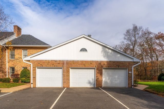 7 Castle Hill Rd G, Agawam, MA 01001