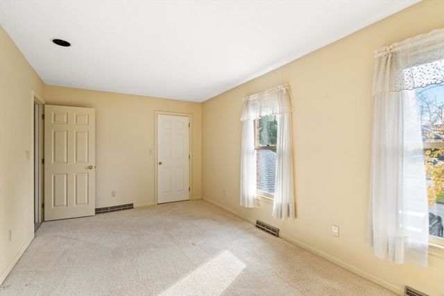 7 Castle Hill Rd G, Agawam, MA 01001