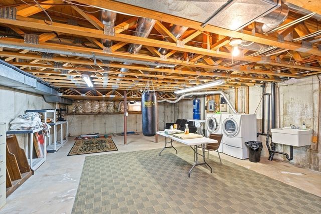 7 Castle Hill Rd G, Agawam, MA 01001