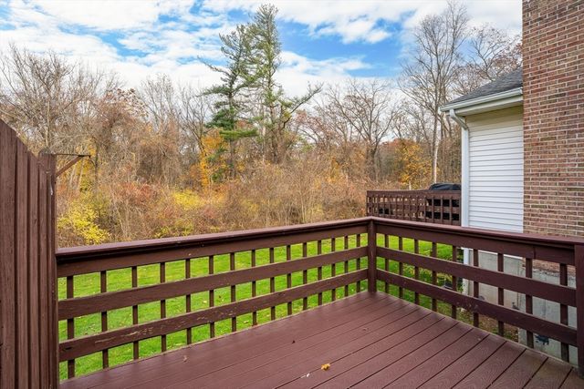 7 Castle Hill Rd G, Agawam, MA 01001