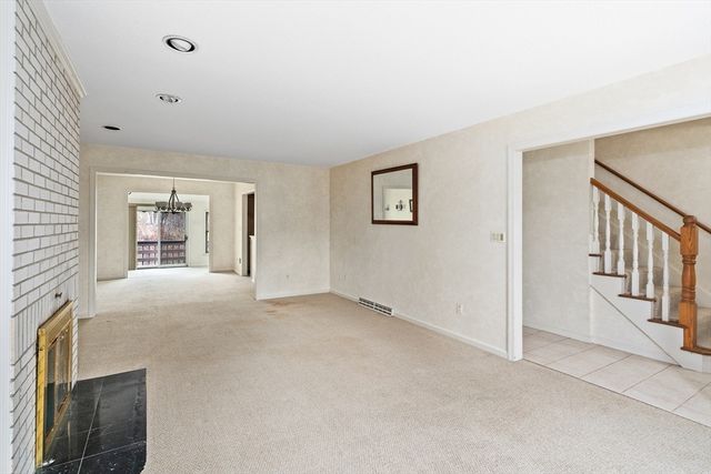 7 Castle Hill Rd G, Agawam, MA 01001