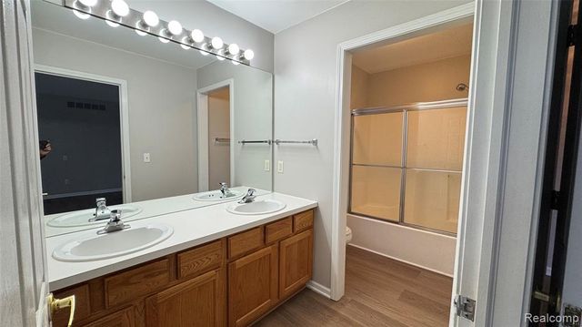 216 Biltmore, Troy, MI 48084