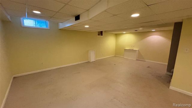 216 Biltmore, Troy, MI 48084