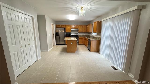 216 Biltmore, Troy, MI 48084
