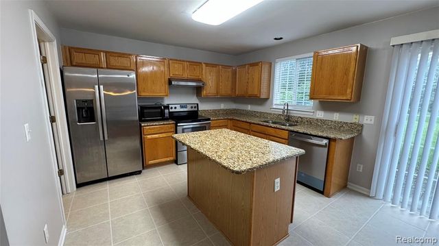 216 Biltmore, Troy, MI 48084