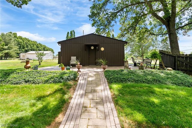 2560 Kenyon Avenue NW, Massillon, OH 44647