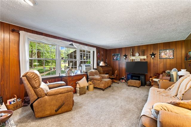 2560 Kenyon Avenue NW, Massillon, OH 44647
