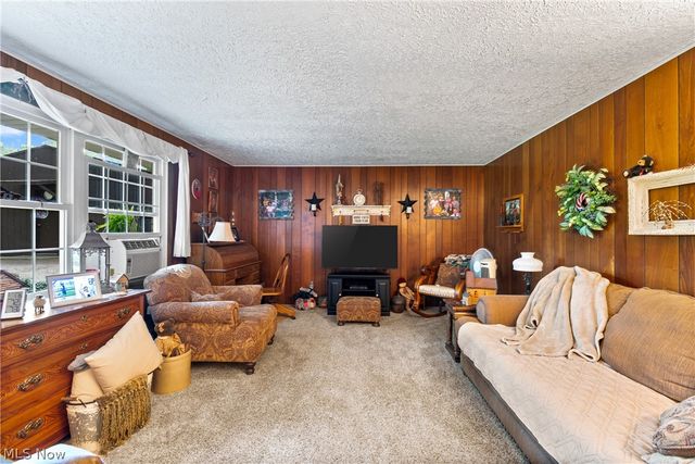 2560 Kenyon Avenue NW, Massillon, OH 44647