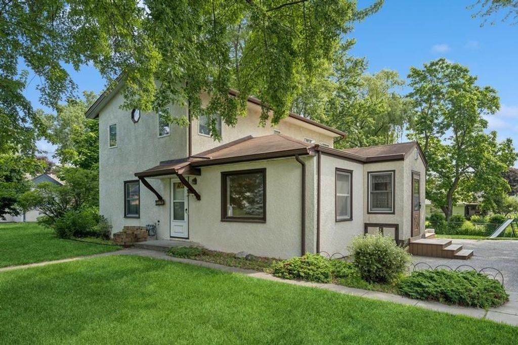 10117 Nicollet Avenue S, Bloomington, MN 55420
