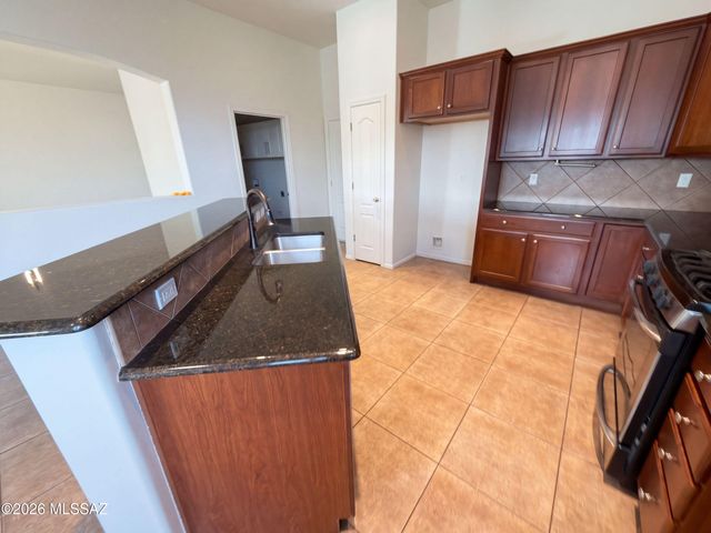 7030 W Fallen Sun Court, Tucson, AZ 85743