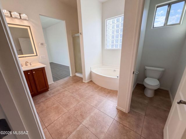 7030 W Fallen Sun Court, Tucson, AZ 85743