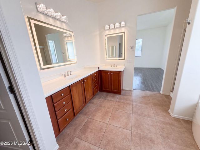 7030 W Fallen Sun Court, Tucson, AZ 85743