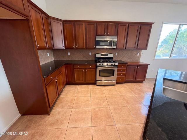 7030 W Fallen Sun Court, Tucson, AZ 85743