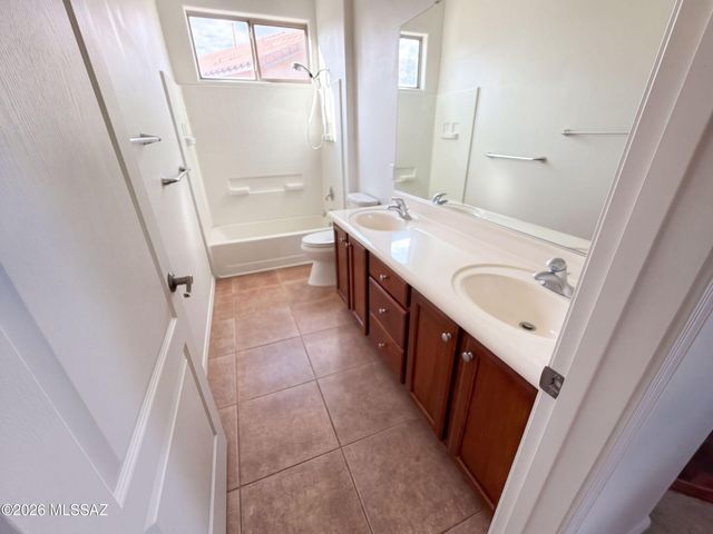 7030 W Fallen Sun Court, Tucson, AZ 85743