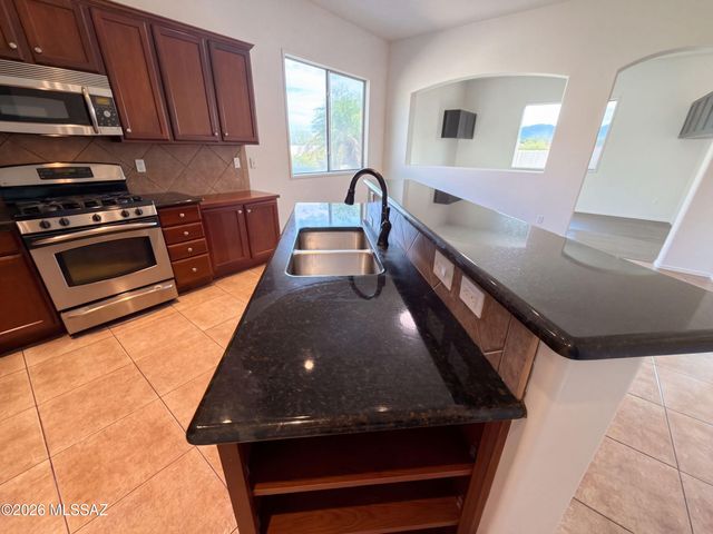7030 W Fallen Sun Court, Tucson, AZ 85743