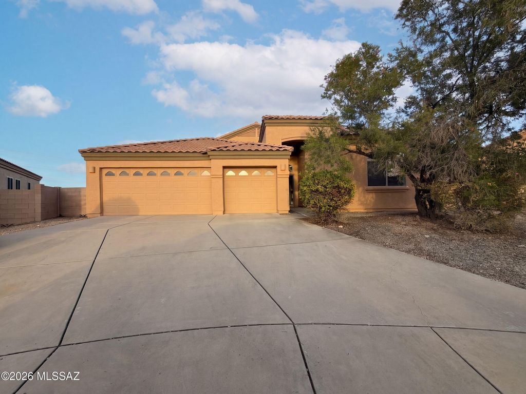 7030 W Fallen Sun Court, Tucson, AZ 85743