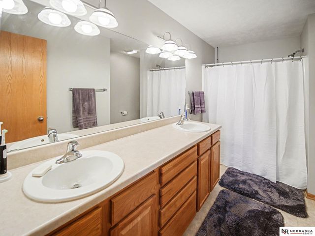 6821 N 16Th Street, Lincoln, NE 68521