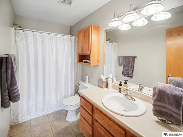 6821 N 16Th Street, Lincoln, NE 68521