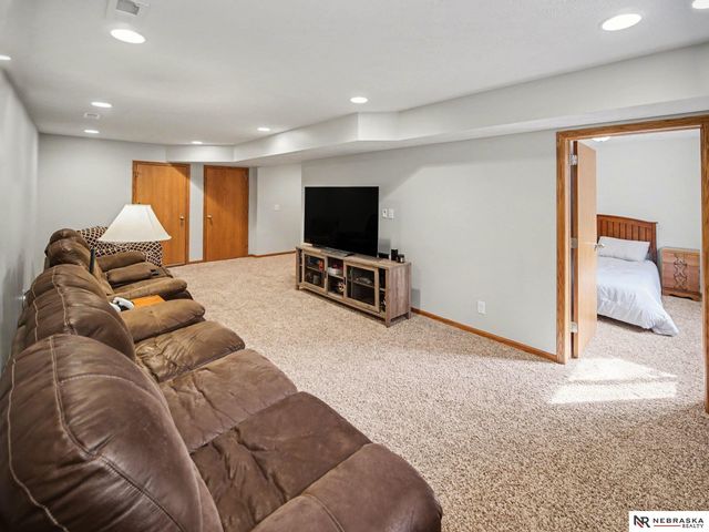 6821 N 16Th Street, Lincoln, NE 68521