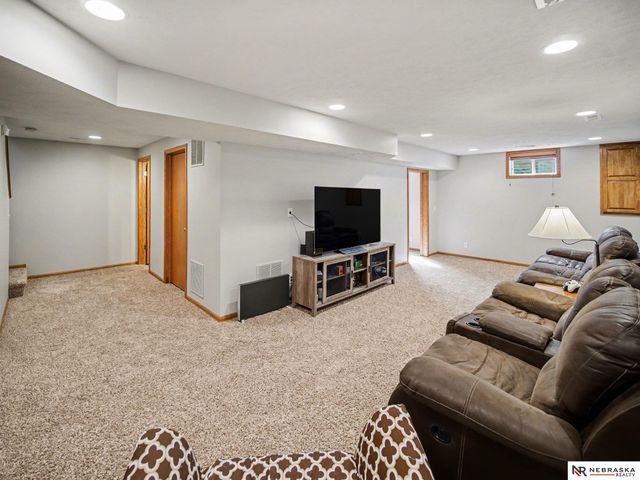 6821 N 16Th Street, Lincoln, NE 68521