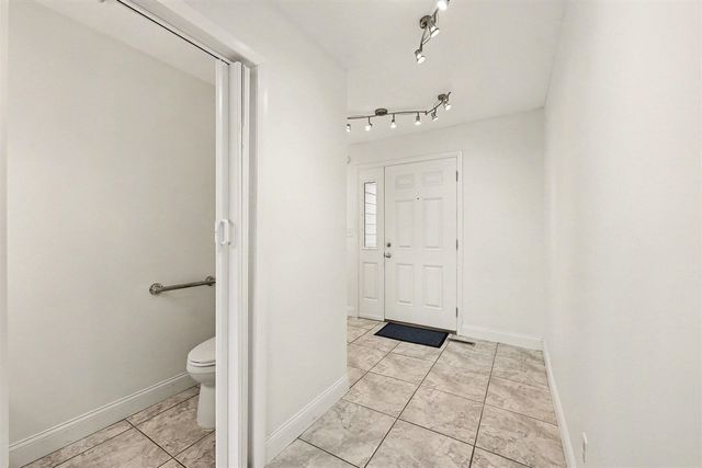 723 Skynob Drive, Ann Arbor, MI 48105