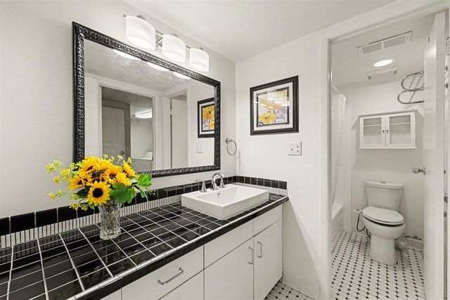 723 Skynob Drive, Ann Arbor, MI 48105