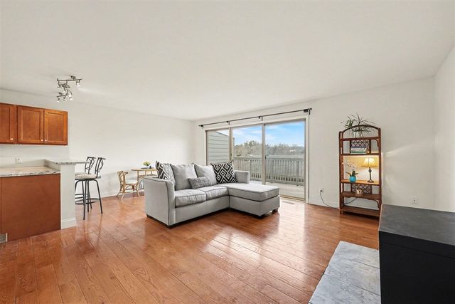 723 Skynob Drive, Ann Arbor, MI 48105