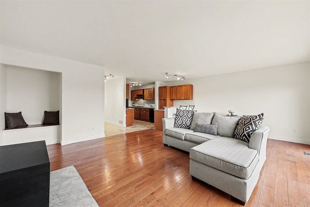 723 Skynob Drive, Ann Arbor, MI 48105