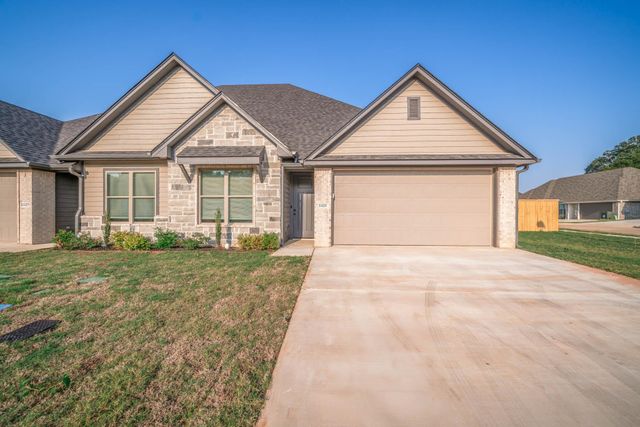 1425 Page Valley Cir, Longview, TX 75601