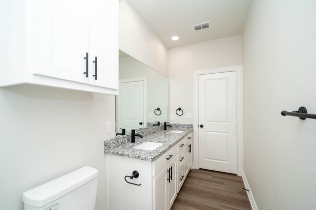 1425 Page Valley Cir, Longview, TX 75601