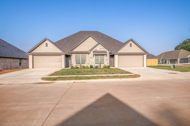 1425 Page Valley Cir, Longview, TX 75601