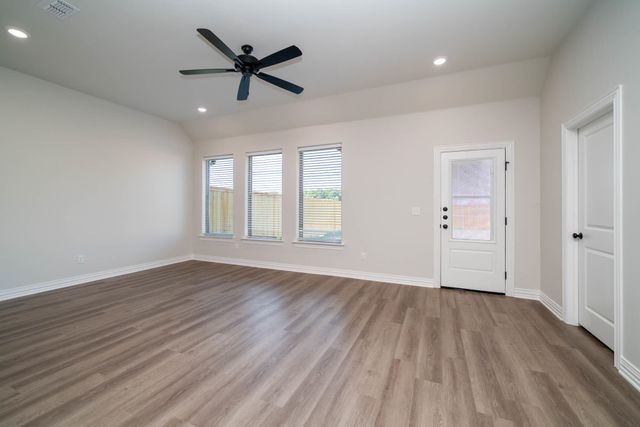 1425 Page Valley Cir, Longview, TX 75601