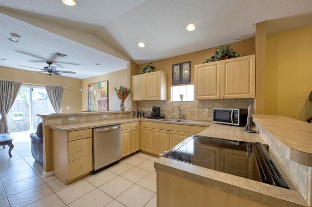 416 Circle Drive S, Boynton Beach, FL 33435